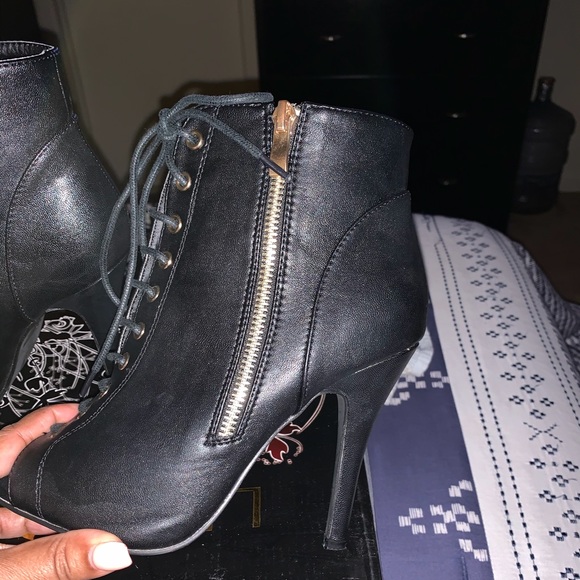 Black open toe booties - Picture 7 of 7